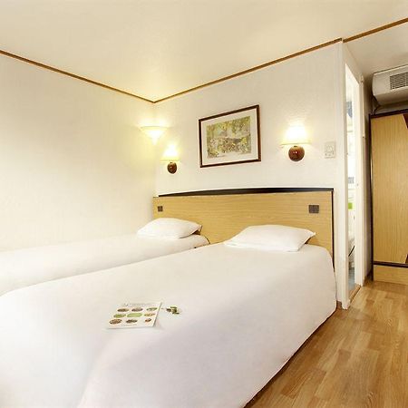 Campanile Hotel Mayenne Zimmer foto