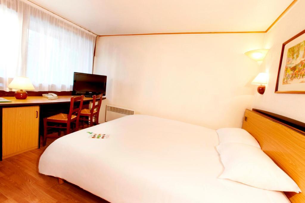 Campanile Hotel Mayenne Zimmer foto