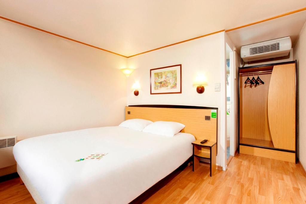 Campanile Hotel Mayenne Zimmer foto