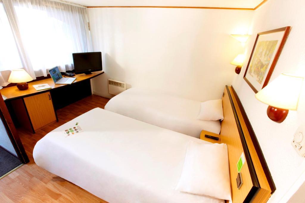 Campanile Hotel Mayenne Zimmer foto
